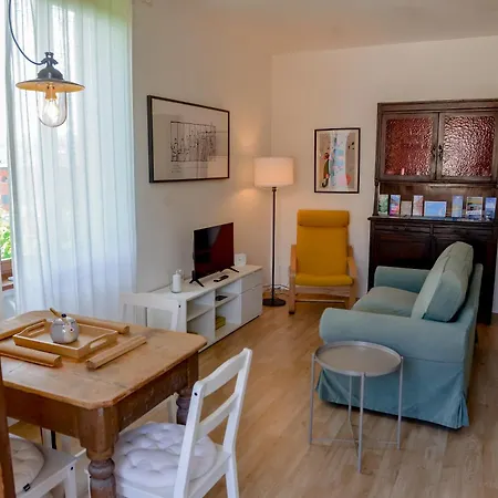 Ines Garden - With Private Parking & Garden