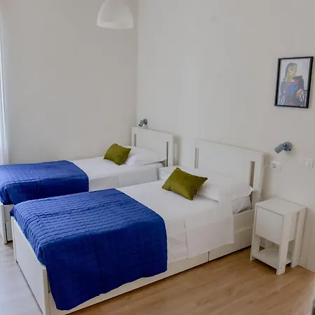 Ines Garden - With Private Parking & Garden Daire