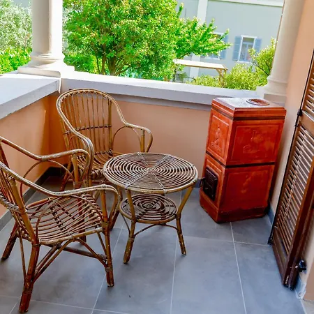 Ines Garden - With Private Parking & Garden Daire Salò