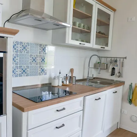 Daire Ines Garden - With Private Parking & Garden *