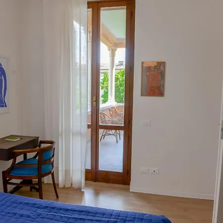Ines Garden - With Private Parking & Garden Apartamento