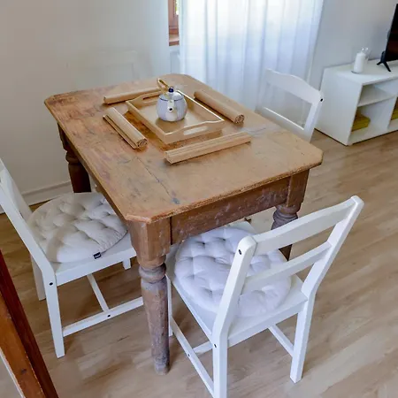 Ines Garden - With Private Parking & Garden