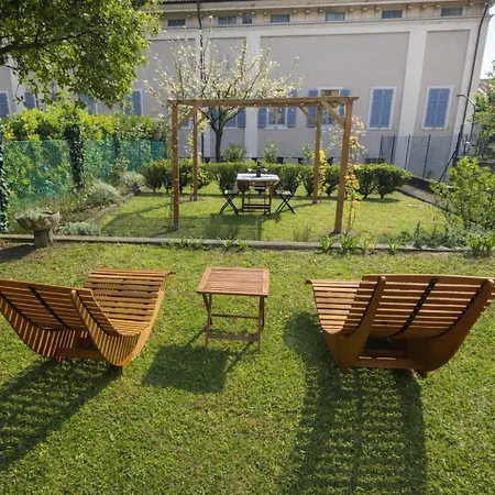 Ines Garden - With Private Parking & Garden アパート