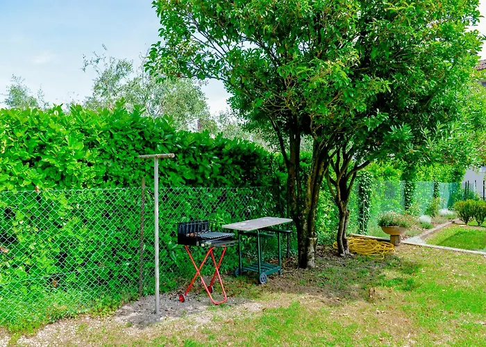 Ines Garden - With Private Parking & Garden サロ