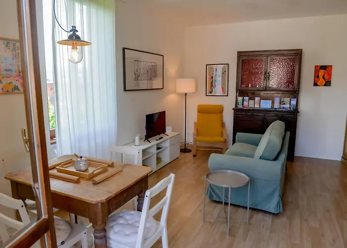 Ines Garden - With Private Parking & Garden