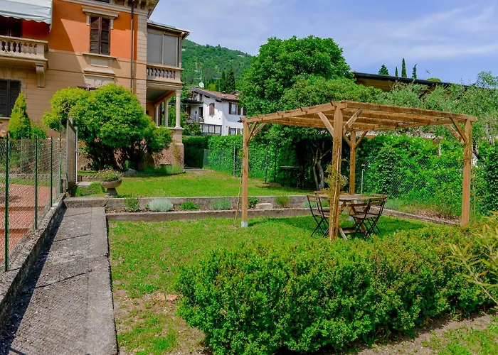 Ines Garden - With Private Parking & Garden サロ