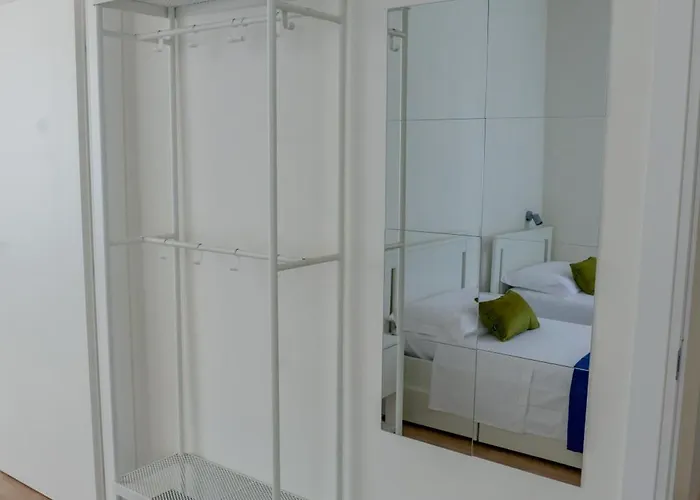 Ines Garden - With Private Parking & Garden