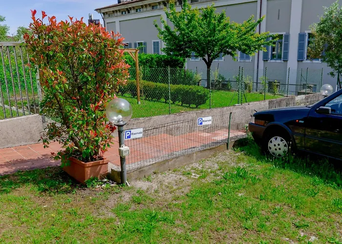 アパート Ines Garden - With Private Parking & Garden サロ