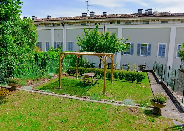 Ines Garden - With Private Parking & Garden サロ