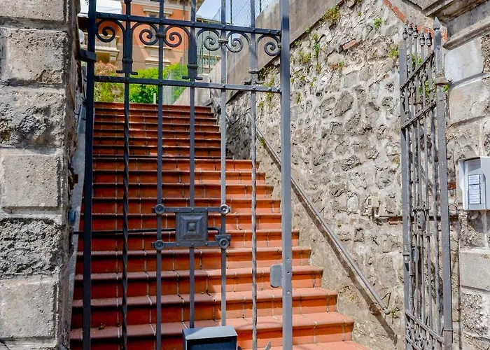 Ines Garden - With Private Parking & Garden