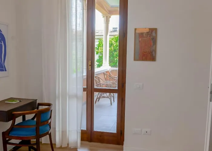 Ines Garden - With Private Parking & Garden アパート