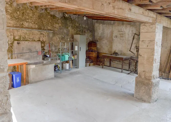 Ines Garden - With Private Parking & Garden