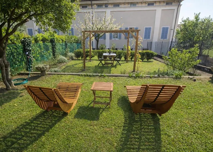 Ines Garden - With Private Parking & Garden アパート